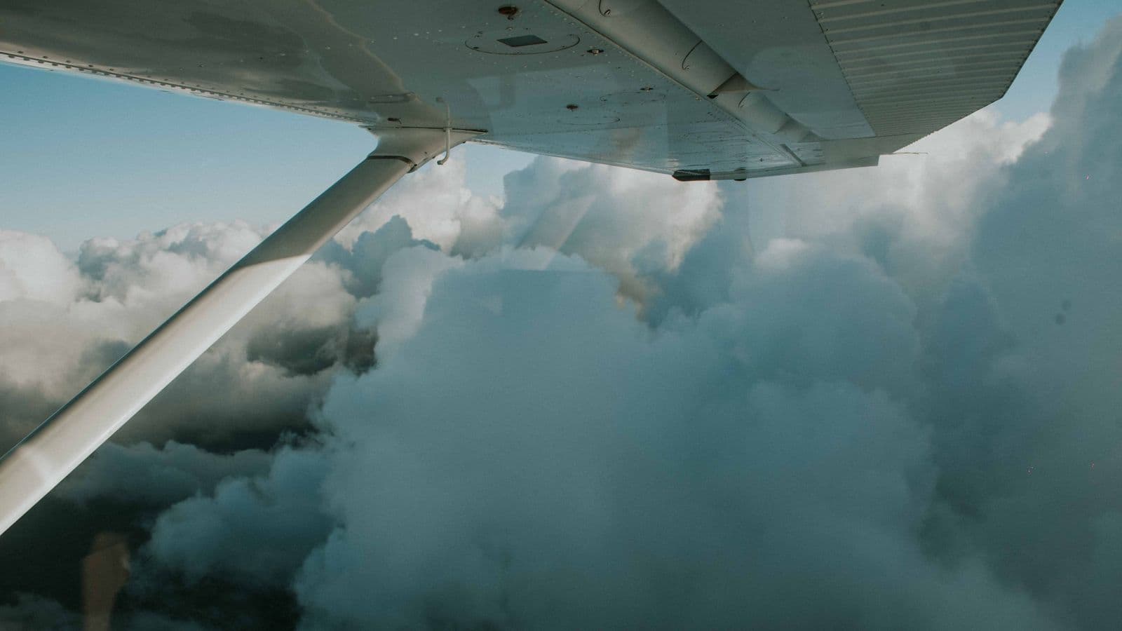 SKYMAP — Live Flight Tracking & Travel Information Platform interface preview